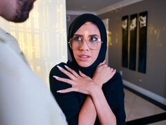 Anal, Gros cul, Sucer une bite, Brunette brune, Lunettes, Embrassement, Mère que j'aimerais baiser, Tatouage