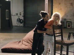 Dominante vrouw, Likken, Natuurlijke tieten, Orgasme, Klein, Politie, Kut duiken, Anaal likken