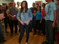 Gros cul, Brunette brune, Dingue, Tir de sperme, Hard, Fille latino, Lesbienne, Fête