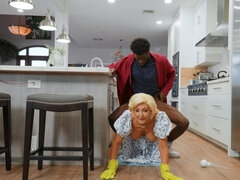 Mature housewife with a huge sexual appetite pleases horny black dude