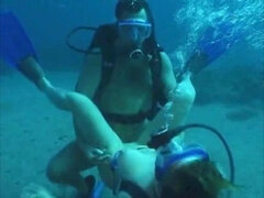 Gros seins, Sucer une bite, Brunette brune, Plantureuse, Tir de sperme, Branlette thaïlandaise, Lingerie, Masturbation