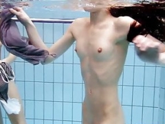 Grosse titten, Braunhaarige, Lesbisch, Im freien, Russisch, Erotischer film, Jungendliche (18+), Unter wasser
