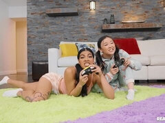 Asiatisch, Grosser arsch, Grosser schwanz, Grosse titten, Hundestellung, Frau frau mann, Interrassisch, Dürr