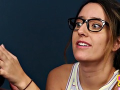 Grote lul, Pijpbeurt, Naakte man aangeklede vrouw, Sperma shot, Handbeurt, Twee staartjes, Zuigen, Tiener