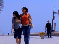 Lara Tinelli y Jordanne Kali follando en la playa