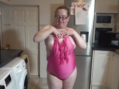 Belle grosse femme bgf, Gros cul, Gros seins, Britannique, Dansant, Mère que j'aimerais baiser, Rousse roux, Épouse