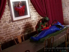 In den arsch, Arsch, Fetisch, Handjob, Latex, Gummi, Weibliche ejakulation, Strapon