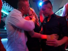 Blasen, Bekleidet, Süss, Puppe, Küssen, Orgie, Swingers, Nass