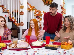 Grosser arsch, Grosser schwanz, Blasen, Schwanz, Hundestellung, Frau frau mann, Rotschopf, Dürr