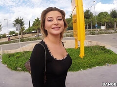 Blond, Rondborstig, Flashing, Buiten, Openbaar, Russisch, Softcore pornografie, Tieten likken