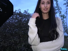 Amateur, Sucer une bite, Voiture, Talons, De plein air, Pov, Chatte, Nénés