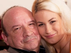 Kont, Blond, Pijpbeurt, Hondjeshouding, Frans, Handbeurt, Hardcore, Zoenen