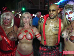 Amateur, Despelote, Tetas naturales, Desnudo, Nudista, Fiesta, Público, Tetas