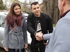 Blasen, Braunhaarige, Auto, Gehörnter ehemann, Freundin, Handjob, Muschi, Jungendliche (18+)