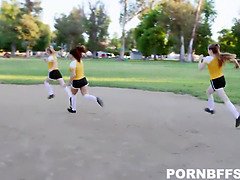 Bad, Blasen, Hundestellung, Flotter vierer, Gruppe, Hd, Jungendliche (18+), Uniform