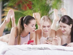 Blonde, Doigter, Lesbienne, Masturbation, Orgie, Rasée, Dénudage, Adolescente
