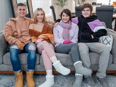 Grosser arsch, Grosser schwanz, Blasen, Hundestellung, Flotter vierer, Dürr, Jungendliche (18+), Titten