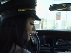 Sucer une bite, Brunette brune, Plantureuse, Éjaculation interne, Hard, Interracial, Gicler, Nénés