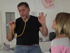 Tussi, Blasen, Arzt, Hundestellung, Fetisch, Grossvater, Handjob, Muschi