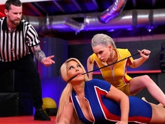 Grote kont, Blond, Sportzaal, Zoenen, Likken, Moeder die ik wil neuken, Geschoren, Strippen