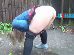 Mollig, Vrouw, Flashing, Hd, Pissen, Openbaar, Rok, Speelgoed