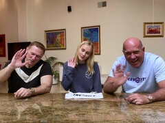 Derrière les coulisses, Gros cul, Sucer une bite, En levrette, Petite femme, Chatte, Maigrichonne, Nénés