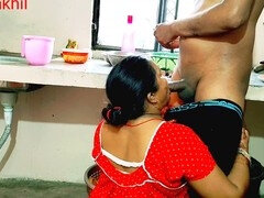 18 jaar, Enthousiasteling, Tante, Grote lul, Sperma shot, Keuken, Rijpe lesbienne, Moeder