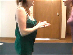 Leie, Braunhaarige, Lesbisch, Milf, Ringkampf