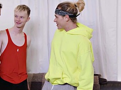 Sucer une bite, Tir de sperme, Branlette thaïlandaise, Hard, Embrassement, Pov, Adolescente, Plan cul à trois