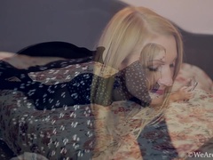 Kont, Blond, Harig, Masturbatie, Rijpe lesbienne, Dikke tepels, Kousen, Tatoeage