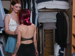 Lecken, Natürlichen titten, Party, Zierlich, Muschi, Rotschopf, Jungendliche (18+), Flotter dreier