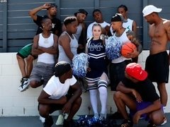 Blonde, Sucer une bite, Brutal, Bukkaké, Tir de sperme, Interracial, Orgie, Élève