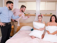 Mamada, Estilo perrito, Grupo, Orgía, Flaco, Strapon, Chupando, Adolescente