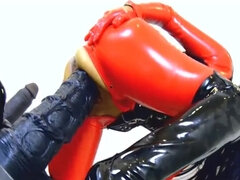 Braunhaarige, Fetisch, Einschiebung, Latex, Masturbation, Solo, Strapon, Ehefrau