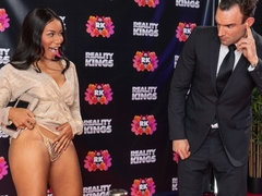 Cul, Gros seins, Sucer une bite, En levrette, Poupée, Noir ébène, Branlette thaïlandaise, Fête