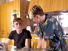 18 jaar, Blond, Hd, Rijpe lesbienne, Kut duiken, Rijden, Kousen, Tieten likken