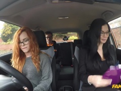 Enthousiasteling, Grote mammen, Hondjeshouding, 1 man 2 vrouwen, Kokhalzen, Gezichtspunt, Kut duiken, Trio