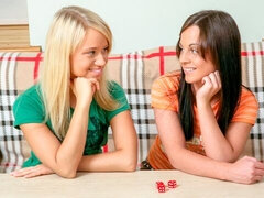 アナル, 指いじり, キス, レズビアン, なめる, オナニー, オマンコ, ストリッピング