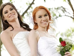 Poupée, Embrassement, Lesbienne, Chatte, Rousse roux, Strapon, Dénudage, Jouets