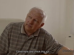 Pijpbeurt, Hd, Hakken, Likken, Natuurlijke tieten, Kut duiken, Geschoren, Tiener