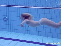 Bikini, Hembra, Desnudo, Piscina, Público, Sexo soft, Solo, Bajo el agua
