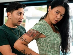 Asiatique, Gros cul, Grosse bite, Gros seins, Brunette brune, En levrette, Marrant, Mère que j'aimerais baiser