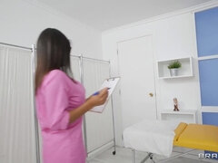 Nana, Grosse bite, Brunette brune, Plantureuse, Médecin, Actrice du porno, Gicler, Nénés