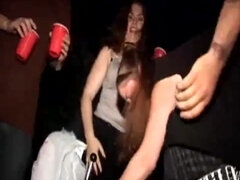 18 años, Amateur, Mamada, Universitaria, Universidad, Residencia universitaria, Grupo, Sexo duro