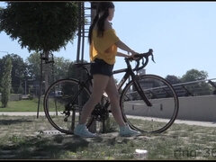 Grote mammen, Bruinharig, Fetisj, Flashing, Natuurlijke tieten, Buiten, Tieten likken, Bekijker