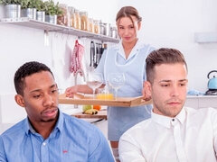 Amateur, Mamada, Doble penetracion, Tetas naturales, Enfermera, Flaco, Medias largas, Tetas