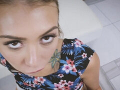 Grosser arsch, Blondine, Kehlenfick, Schwanz, Aufs gesicht abspritzen, Selbstgemacht, Latina, Pov