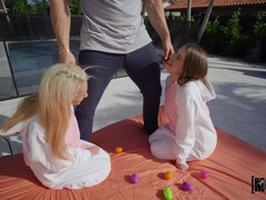 Amateur, Culo, Rubia, Tetas naturales, Pequeña, Afeitado, Trio, Tetas