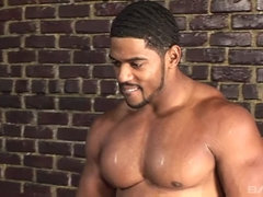 Sucer une bite, Brunette brune, Tir de sperme, Fétiche, Lingerie, Mature, Piercing, Tatouage