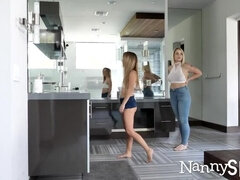 Baby sitter, Blonde, Sucer une bite, Queue, Faciale, Lesbienne, Chevaucher, Nénés